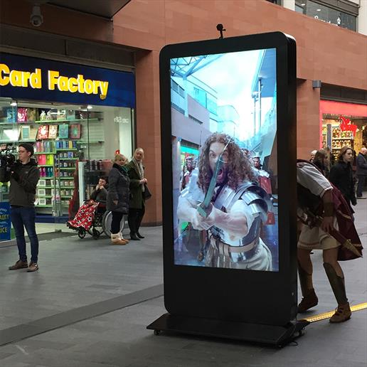 outdoor screen hire, 84" screen hire, freestanding screen, totem digital sign, digital advertising